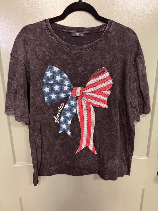 zutter Tops - Women’s Black Mineral washed Tee with American Flag Bow Graphic